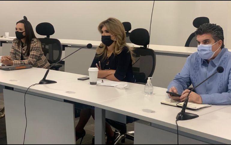 Pavlovich aseguró que ella también se realizó el examen, el cual resultó negativo. TWITTER/@ClaudiaPavlovic