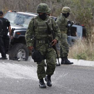 Militares y hombres armados se enfrentan a balazos en Sonora