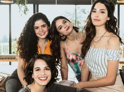 Zion Moreno. La actriz, de blusa con rayas blancas y grises, alista el estreno de “Control Z” por Netflix. CORTESÍA • NETFLIX