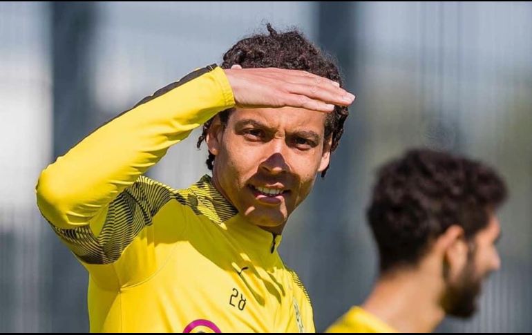 El jugador del Borussia Dortmund se lesionó los adductores y no está listo para volver. FACEBOOK/@axelwitsel28