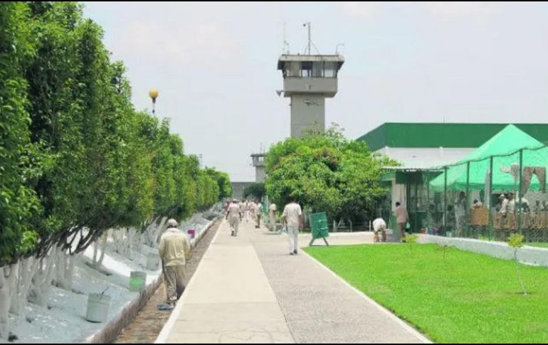 En el penal de Puente Grande hay unas 600 personas que podrían obetener su libertad anticipada o cumplir su condena en prisión domiciliaria, lo que mitigaría los contagios de COVID-19 en el lugar, que casi llegan a cien. EL INFORMADOR/Archivo