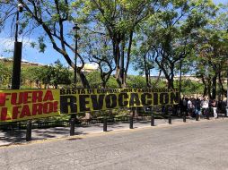 Los manifestantes reprocharon que se vaya a endeudar al Estado por salvar a “unos cuantos empresarios”. EL INFORMADOR / R. Rivas