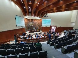 Riñas internas, cubrebocas mal puestos y reclamos abiertos acompañaron la sesión donde se autorizó al gobernador contratar deuda. EL INFORMADOR/R. Rivas