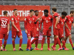 Con contundencia y dominio total, Bayern Múnich goleó este sábado 5-2 el Eintracht Frankfurt para confirmarse como el líder. EFE / A. Gebert