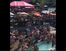 La escena ocurrió el sábado en un bar restaurante a orillas del lago de los Ozarks. ESPECIAL