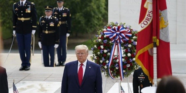 Trump encabeza homenajes en el D&iacute;a de los Ca&iacute;dos