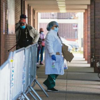 Nueva York pagará a familias de trabajadores esenciales muertos por COVID-19