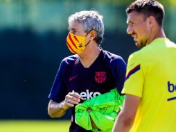 El equipo se ejercitó este martes en Ciudad Deportiva Joan Gamper con la ayuda del cuerpo técnico, que lució por primera vez las mascarillas oficiales del club. TWITTER / @fcbarcelona