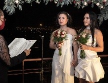 Dunia Araya y Alexandra Quiros se convirtieron en la primera pareja del mismo sexo en contraer matrimonio en Costa Rica. AFP / E. Becerra