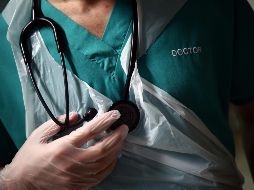 López Obrador explicó que las becas podrían ser manejadas por el Insabi, IMSS, ISSSTE o Conacyt y el propósito es que no haya médicos rechazados de una especialidad médica. EFE / ARCHIVO