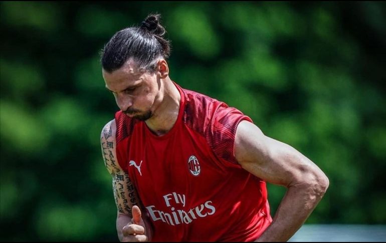 Tras dejar la sesión de trabajo y dar a conocer la noticia, medios italianos especularon que el exjugador del LA Galaxy tenía un padecimiento grave, pues tiene 39 años de edad y su retiro podría estar cerca. INSTAGRAM / @acmilan