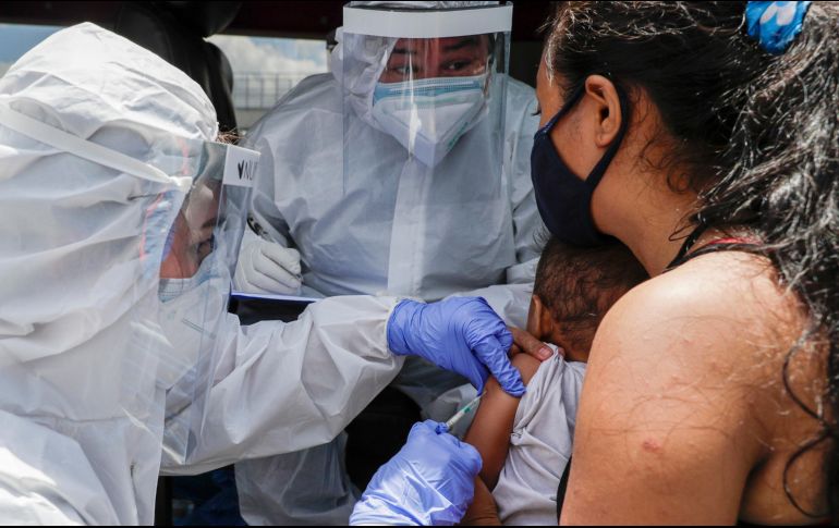 Advierten que el cambio en los servicios de salud, para concentrarse en la atención a la emergencia sanitaria, podría provocar pandemias paralelas. AP/ ARCHIVO