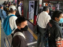 Hacen un llamado a los capitalinos a no disminuir las medidas para evitar contagios. EFE/J. Pazos