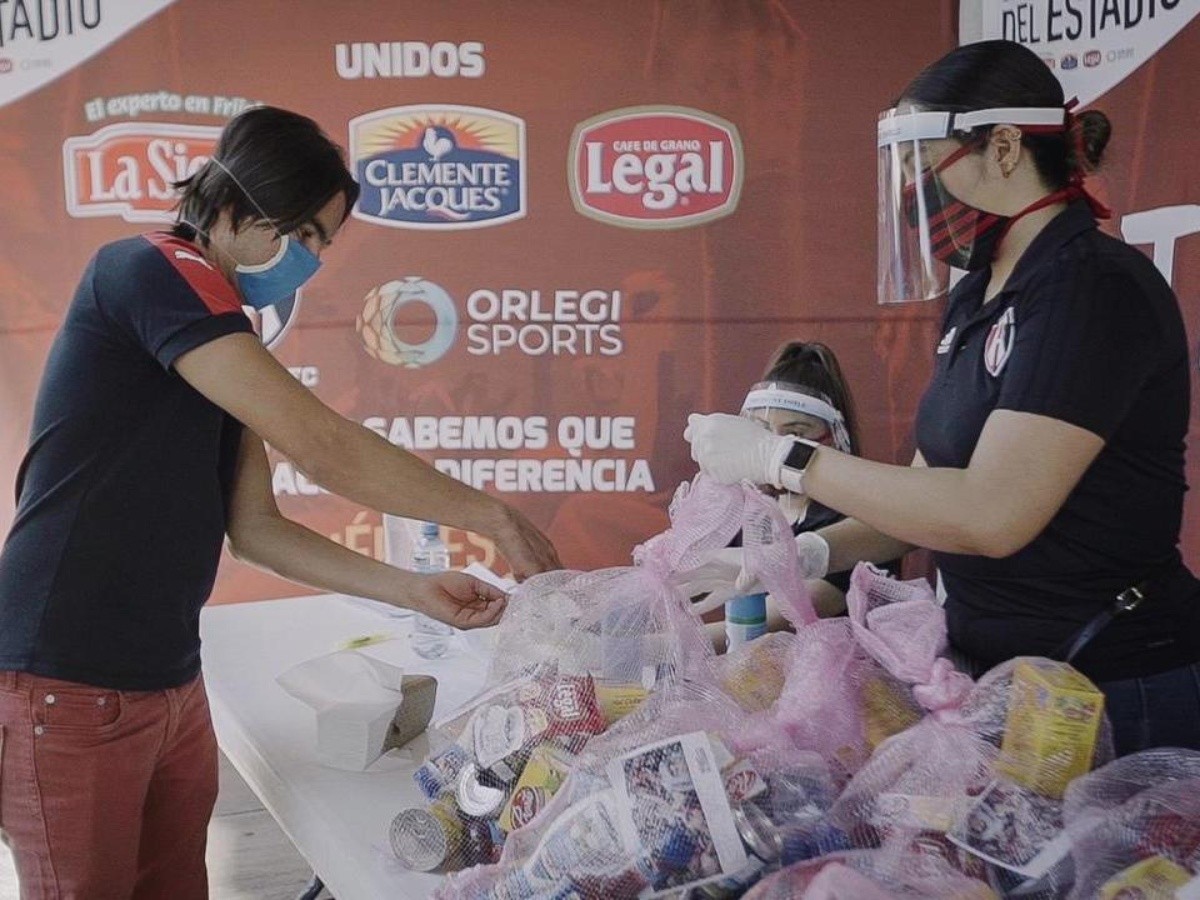  Atlas y Orlegi reconocen a trabajadores del Estadio Jalisco