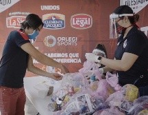Este reconocimiento consistió en la entrega de mil 400 despensas por parte de un equipo de voluntarios de la institución rojinegra, quienes acudieron al Coloso de la Calzada Independencia debidamente protegidos con cubre bocas, guantes de látex y caretas protectoras. @atlasfc