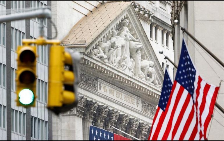 El Dow Jones repuntó 529.95 puntos, aupado por grandes corporativas como Goldman Sachs, Raytheon y Dow. EFE/J. Lane