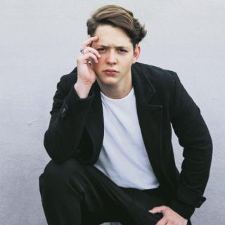 Chucho Rivas se pone muy "Cursi"