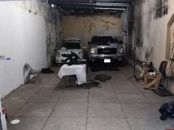 Durante el operativo, también aseguraron 11 armas largas, cuatro aditamentos lanzagranadas, cuatro chalecos balísticos, ocho placas balísticas, 40 cargadores abastecidos y nueve vehículos. ESPECIAL /