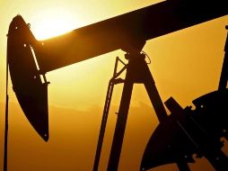 El barril de petróleo de Texas para entrega en julio se desplomó un 4.5 por ciento. EFE/ARCHIVO