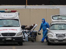 El balance hasta el martes es de 17 mil 926 contagios más que el lunes y de 691 nuevas muertes. AP / E. Felix