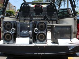 Una televisión de cinescopio y un estéreo de doble casetera con bandeja para tres discos compactos, son algunos de los aparatos asegurados. ESPECIAL