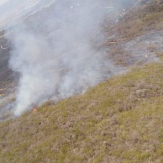 Arde otra vez el Cerro de Totoltepec, en Tlajomulco