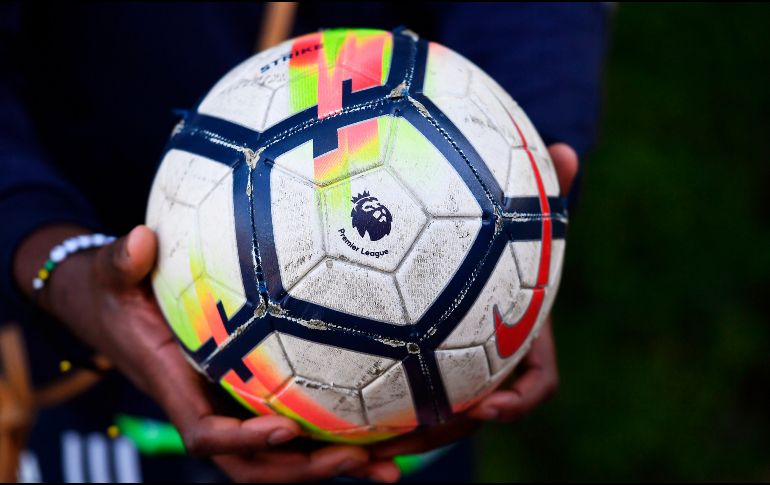 Los equipos llevan ya más de una semana entrenándose y estos días se ha aprobado los ejercicios con contacto, lo que supone un paso más para la vuelta del futbol. EFE / ARCHIVO