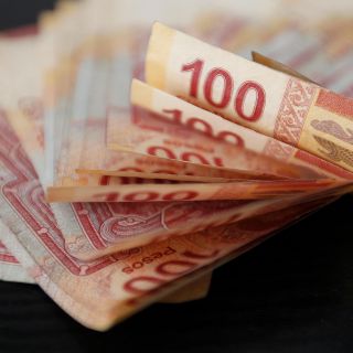 Peso avanza a 22.22 por dólar, impulsado por optimismo en Europa