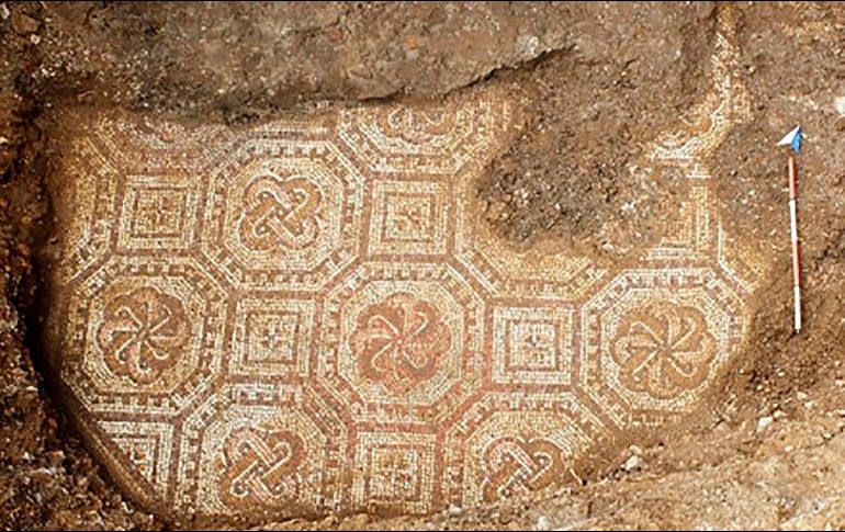 Fragmento del gran mosaico de una villa romana del siglo III d.C, en un excepcional estado de conservación. EFE/ Superintendencia Arqueológica De Verona