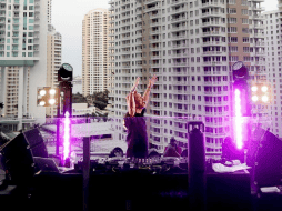 El pasado 18 de abril Guetta retransmitió desde Miami un concierto que permitió recaudar más de 700 mil  dólares. INSTAGRAM / @davidguetta