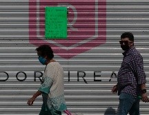 En algunos locales se pueden ver letreros que informan que se sigue atendiendo por otras vías. EL INFORMADOR / F. Atilano