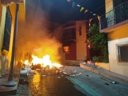 Detallan que grupos de tzotziles destruyeron la alcaldía, una tienda comercial donde se venden aparatos eléctricos y tres casas particulares. TWITTER/@vialhermes