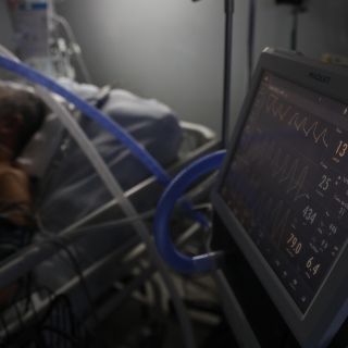 Muertes mensuales por coronavirus superan las de influenza y neumonía