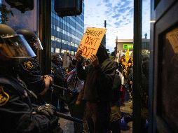 En la ciudad de Oakland, la autoridad local reporta vandalismo, robo de negocios, incendios provocados y agresiones a elementos de seguridad. AP /E. Swope
