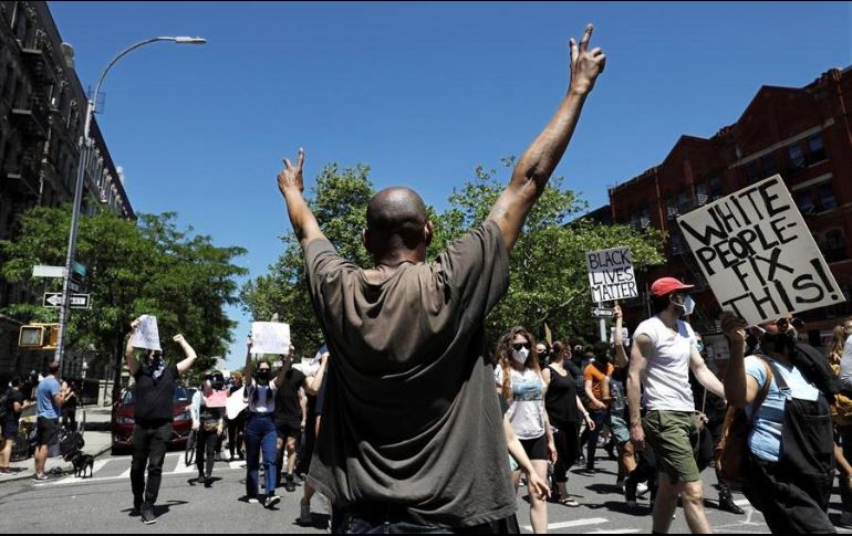 Numerosas protestas fueron organizadas jueves y viernes en Nueva York, así como en otras ciudades estadounidenses, con la participación de miles de personas. EFE/P. Foley