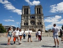 La catedral en sí sigue cerrada, y seguirá así varios años mientras duren las labores de reconstrucción. AP / T. Camus