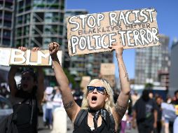 Manifestantes se expresan afuera de la Embajada de Estados Unidos en Londres. AFP/D. Leal-Olivas