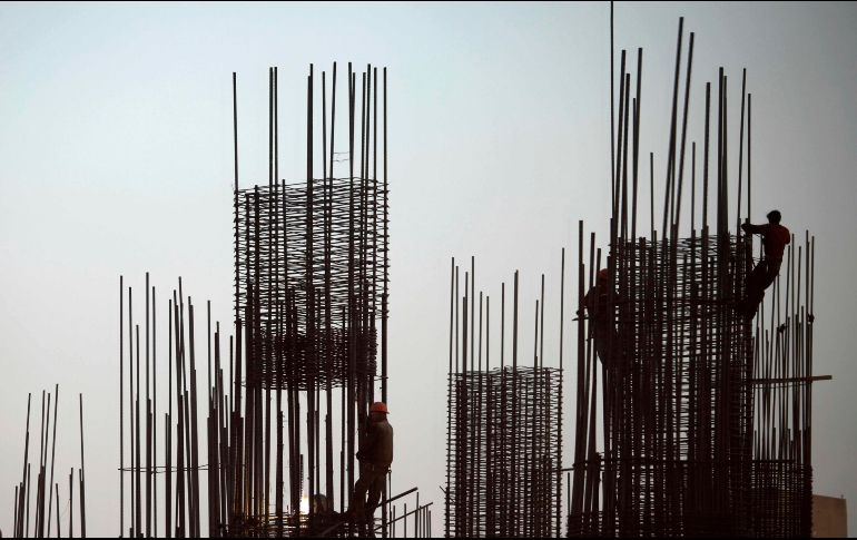 El sector de la construcción laborará de lunes a jueves en un horario de 10:00 am a 7:00 pm, por tres días de descanso. AFP/ARCHIVO