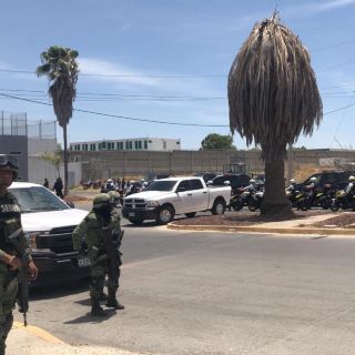 Suspenden a dos servidores públicos por riña en Puente Grande