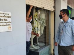 Comerciantes de la zona están molestos pues ya estaban listos para iniciar actividades después de estar con las cortinas abajo por dos meses. EL INFORMADOR / G. Gallo