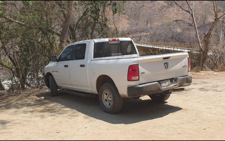 Las camionetas y personas son localizadas en Colima, en sus límites con Jalisco. ESPECIAL