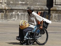 La tasa de informalidad laboral disminuye por la salida de la fuerza laboral de una porción importante de quienes se dedican a esas actividades. EL INFORMADOR/ARCHIVO