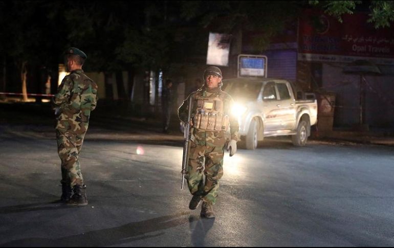 Fuerzas de seguridad acuden al lugar del ataque, el cual tuvo lugar en el momento de la oración del atardecer. AP/R. Gul