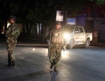 Fuerzas de seguridad acuden al lugar del ataque, el cual tuvo lugar en el momento de la oración del atardecer. AP/R. Gul