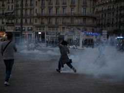Autoridades prohibieron la manifestación a causa de la emergencia sanitaria por el coronavirus; sin embargo, esto no impidió que la gente saliera a las calles. AP/M. Euler