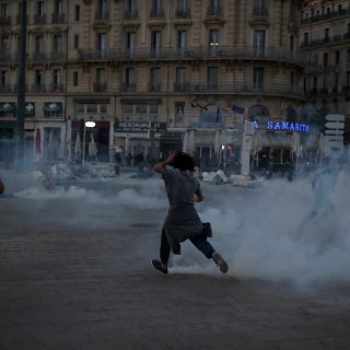 Protestas contra la violencia policial llegan a Francia; miles se manifiestan en París