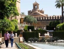 El país ha comenzado con un lento proceso de desconfinamiento con la reapertura gradual de algunos edificios y comercios. EFE/Salas