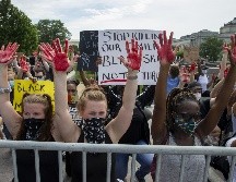 Manifestantes se congregan hoy en protesta por la muerte de George Floyd, en Washington, DC. AFP/T. Katopodis