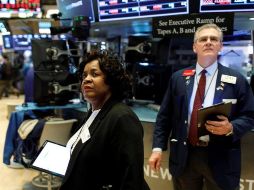 Inversionistas se mostraron positivos durante la sesión de este miércoles. EFE/J. Lane