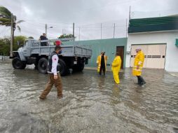 Autoridades de Protección Civil realizan recorridos por las zonas inundadas de Campeche. TWITTER/@CNPC_MX